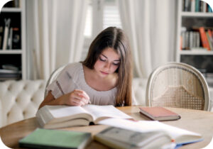 Alumna realizando una prueba de nivel