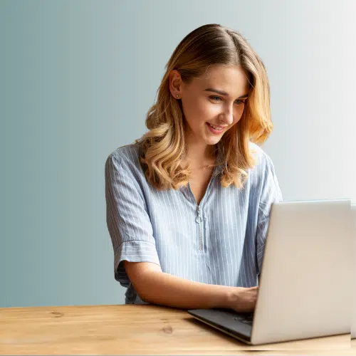Alumna realizando nuestro curso ''a tu ritmo ''de inglés B2 online